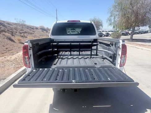 Used 2009 Nissan Frontier SE w/ SE Value Truck Pkg RWD image 25