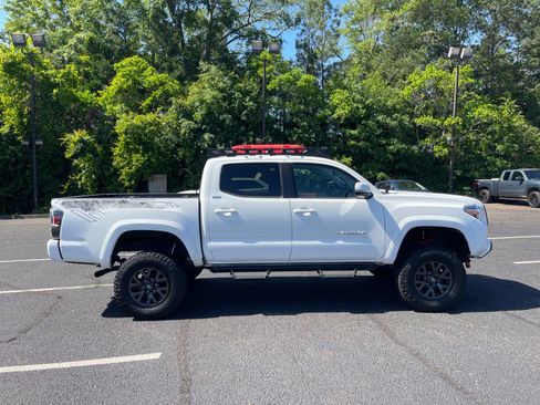 Used 2023 Toyota Tacoma SR5 w/ Technology Package RWD image 21