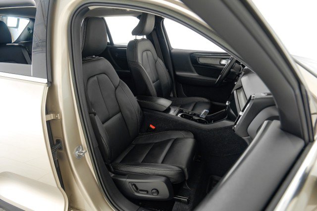 Used 2023 Volvo XC40 B5 Ultimate w/ Protection Package Premier AWD/4WD image 41