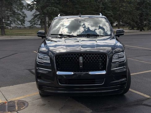 Used 2023 Lincoln Navigator Reserve AWD/4WD image 3