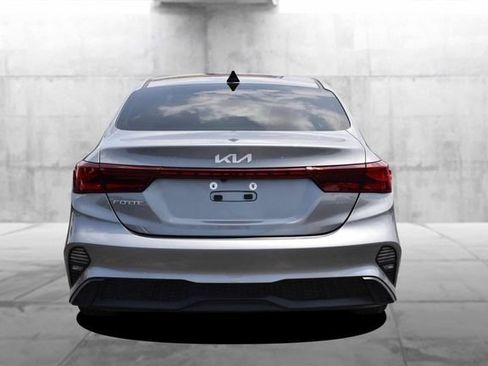 Used 2024 Kia Forte LXS w/ LXS Technology Package FWD image 6