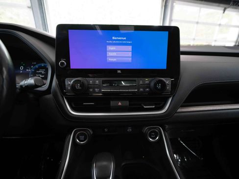Used 2024 Toyota Grand Highlander AWD image 17