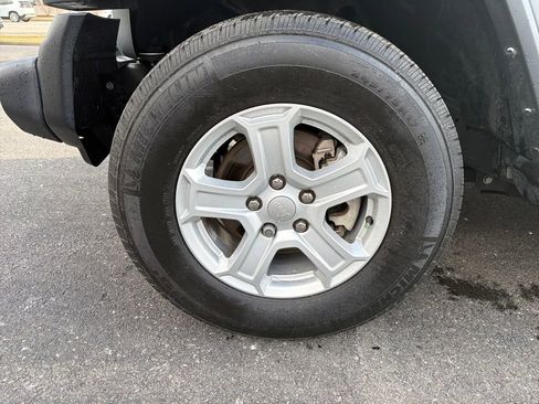 Used 2023 Jeep Wrangler Sport S image 27