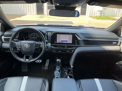 Used 2025 Toyota Camry SE FWD image 4