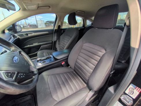 Used 2018 Ford Fusion SE w/ Fusion SE Technology Package FWD image 14