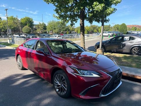 Used 2024 Lexus ES 300h w/ Technology Package FWD image 4
