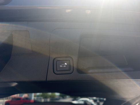Used 2021 GMC Acadia SLE w/ Driver Convenience Package FWD image 14