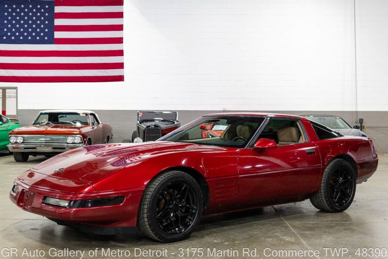 Used 1992 Chevrolet Corvette Coupe RWD image 3
