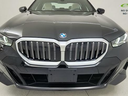 Used 2027 BMW 530i w/ M Sport Package RWD image 24