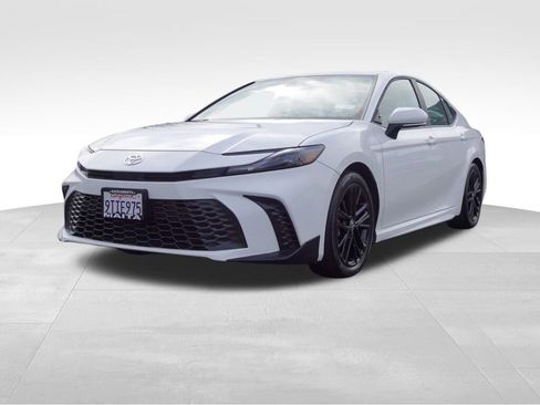 Certified 2025 Toyota Camry SE image 8