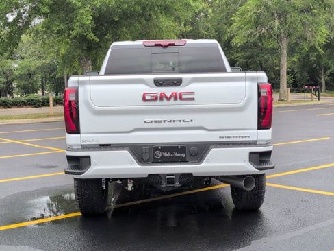 New 2026 GMC Sierra 2500 Denali w/ Denali Reserve Package AWD/4WD image 4