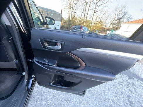 Used 2015 Toyota Highlander XLE image 33