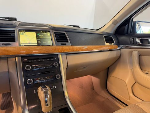 Used 2009 Lincoln MKS AWD image 17