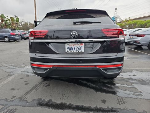 Certified 2022 Volkswagen Atlas Cross Sport SE image 11