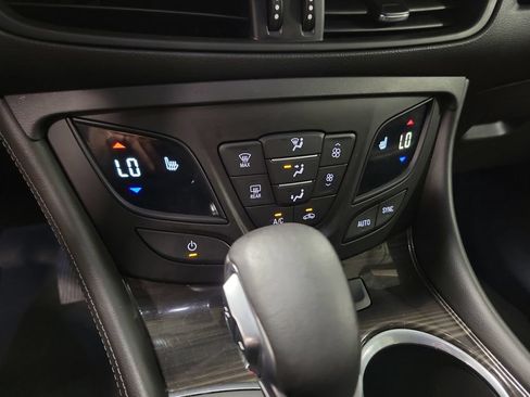 Used 2019 Buick Envision Essence AWD/4WD image 19
