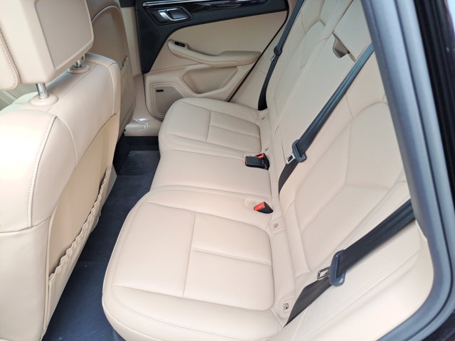 Used 2026 Porsche Macan AWD/4WD image 19