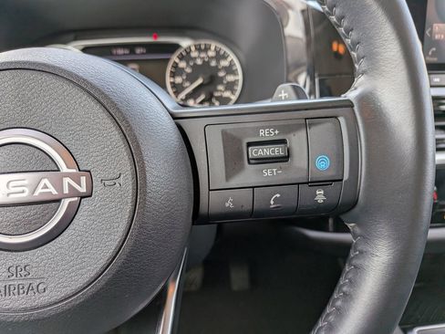 Used 2024 Nissan Pathfinder SV image 17