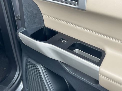 Used 2022 Ford Explorer XLT w/ Equipment Group 202A image 19