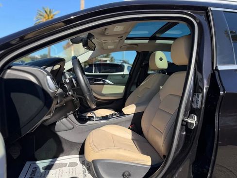 Used 2018 INFINITI QX30 Premium w/ Navigation Package image 25