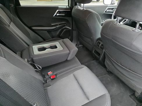 Used 2024 Mitsubishi Outlander ES FWD image 38