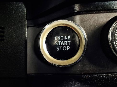 Used 2019 Toyota Tacoma TRD Off-Road image 17