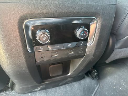 Used 2025 Chevrolet Tahoe High Country AWD/4WD image 30