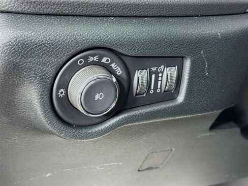 New 2026 Chrysler Pacifica Select image 10