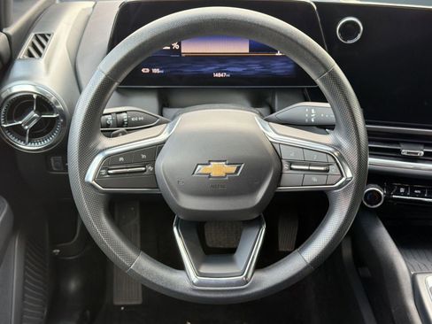 Used 2025 Chevrolet Equinox EV LT image 17