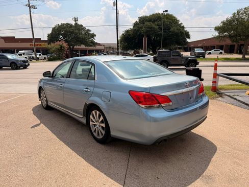 Used 2012 Toyota Avalon Limited FWD image 3