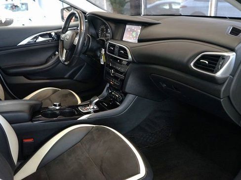 Used 2018 INFINITI QX30 Sport w/ Cargo Package image 41