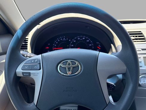 Used 2011 Toyota Camry LE FWD image 38