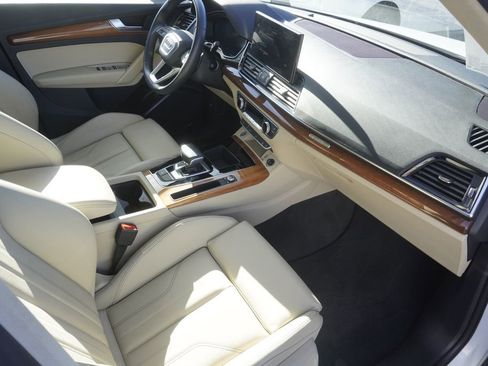 Used 2023 Audi Q5 e Premium w/ Convenience Package image 22