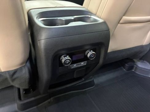 Used 2025 Buick Enclave Preferred w/ Power Package image 19