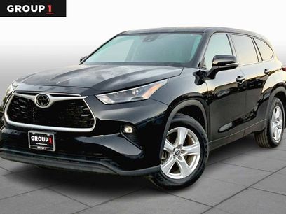 Used 2022 Toyota Highlander LE