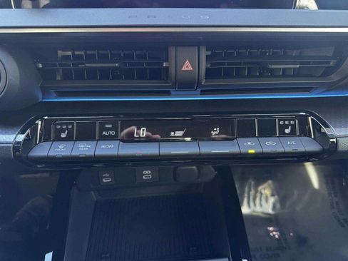 Used 2025 Toyota Prius image 32