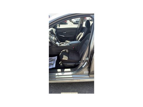 Used 2025 Nissan Sentra SR FWD image 11