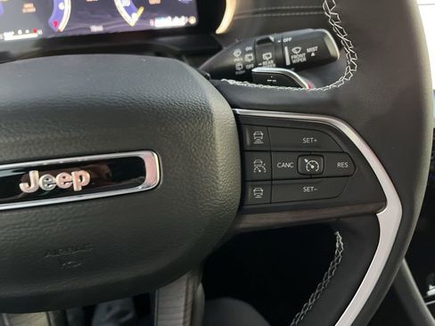 New 2025 Jeep Grand Cherokee Limited w/ Black Appearance Package image 12