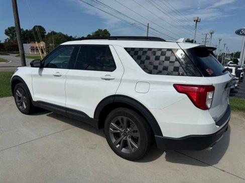 Used 2023 Ford Explorer XLT w/ Equipment Group 202A RWD image 8