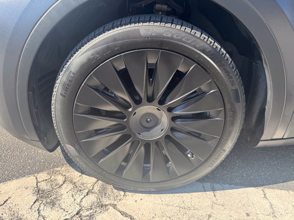 Used 2024 Tesla Model Y Long Range AWD/4WD image 7