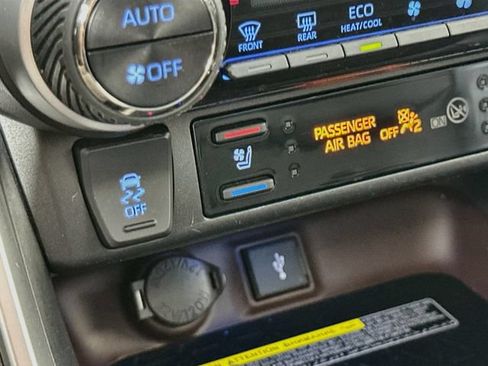 Used 2020 Toyota RAV4 Limited AWD/4WD image 26