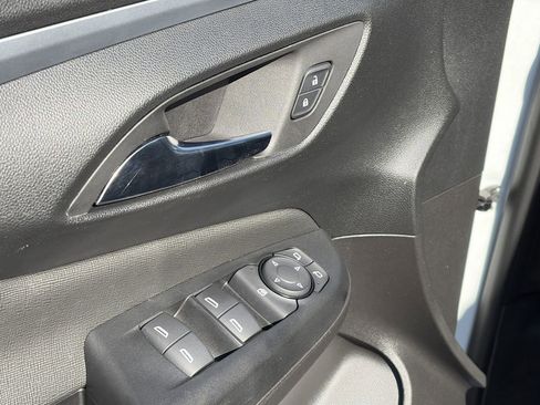 Used 2025 Buick Envista Preferred image 25