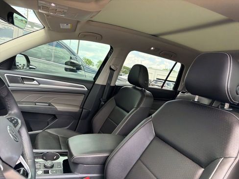 Used 2023 Volkswagen Atlas SEL R-Line AWD/4WD image 3