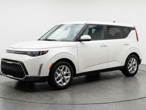 Used 2025 Kia Soul LX w/ LX Technology Package FWD image 3