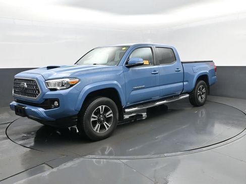 Used 2019 Toyota Tacoma TRD Sport image 1