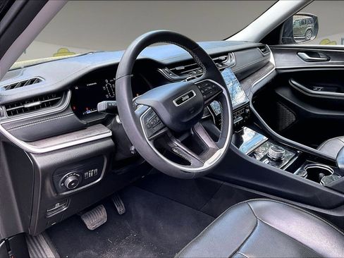 Used 2023 Jeep Grand Cherokee L Limited w/ Luxury Tech Group II AWD/4WD image 13