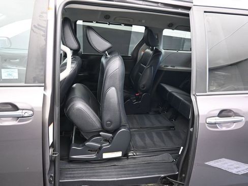 Used 2020 Toyota Sienna SE Premium image 37