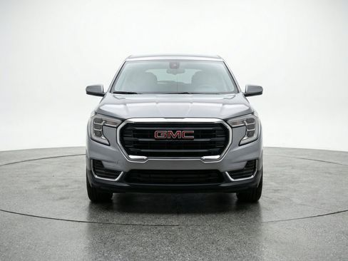 Used 2024 GMC Terrain SLE FWD image 2