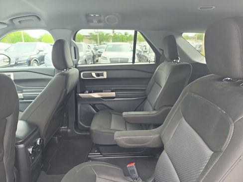 Used 2023 Ford Explorer XLT image 11