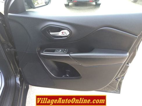 Used 2014 Jeep Cherokee Limited w/ Technology Group image 34