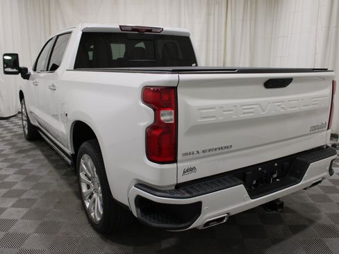 Used 2020 Chevrolet Silverado 1500 High Country w/ Technology Package AWD/4WD image 32